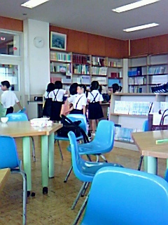 図書ボランティアが吉川小学校訪問